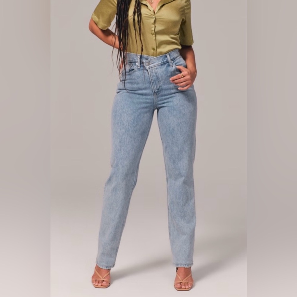 Abercrombie Curve Love 90s Straight Ultra High Rise Jeans